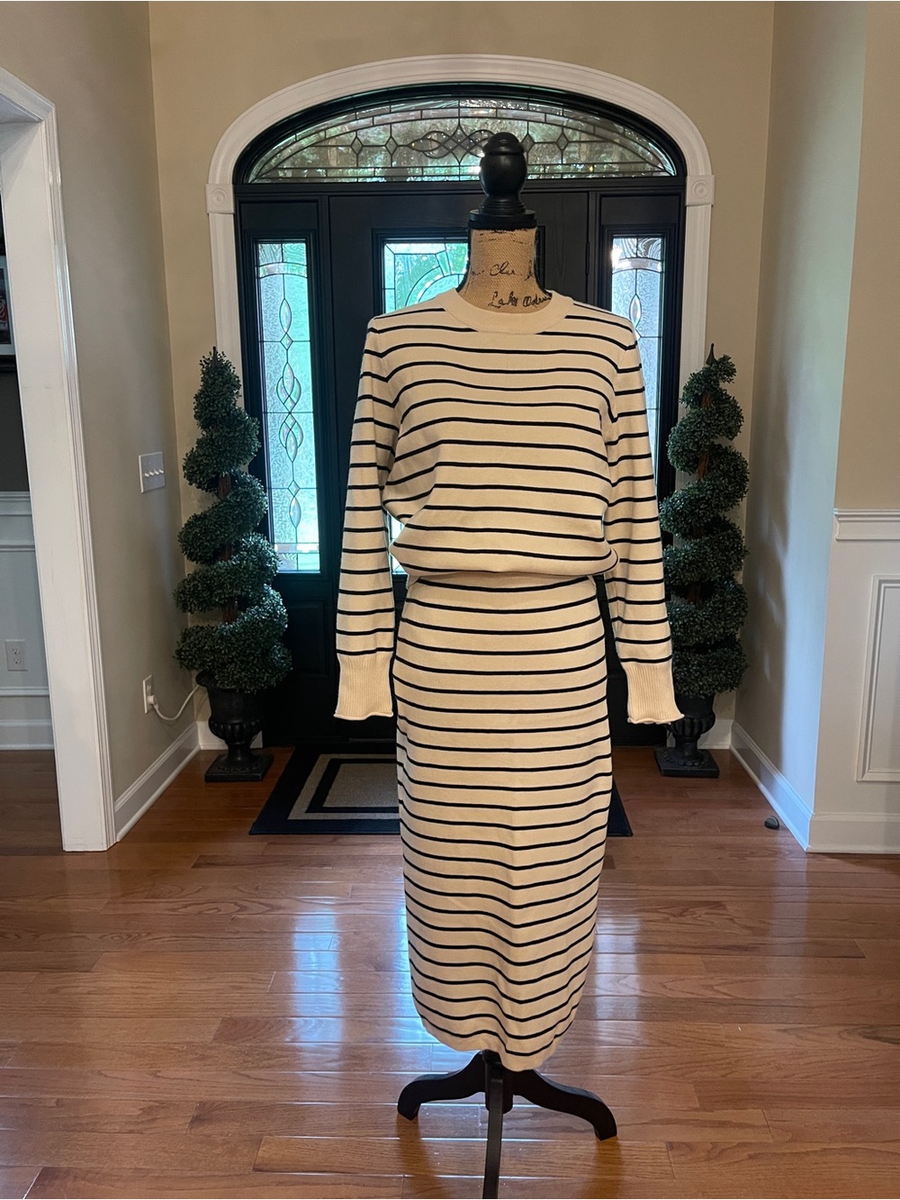 Pretty Garden 2-Piece Cream Black Stripe Sweater Pencil Skirt Matching Set S